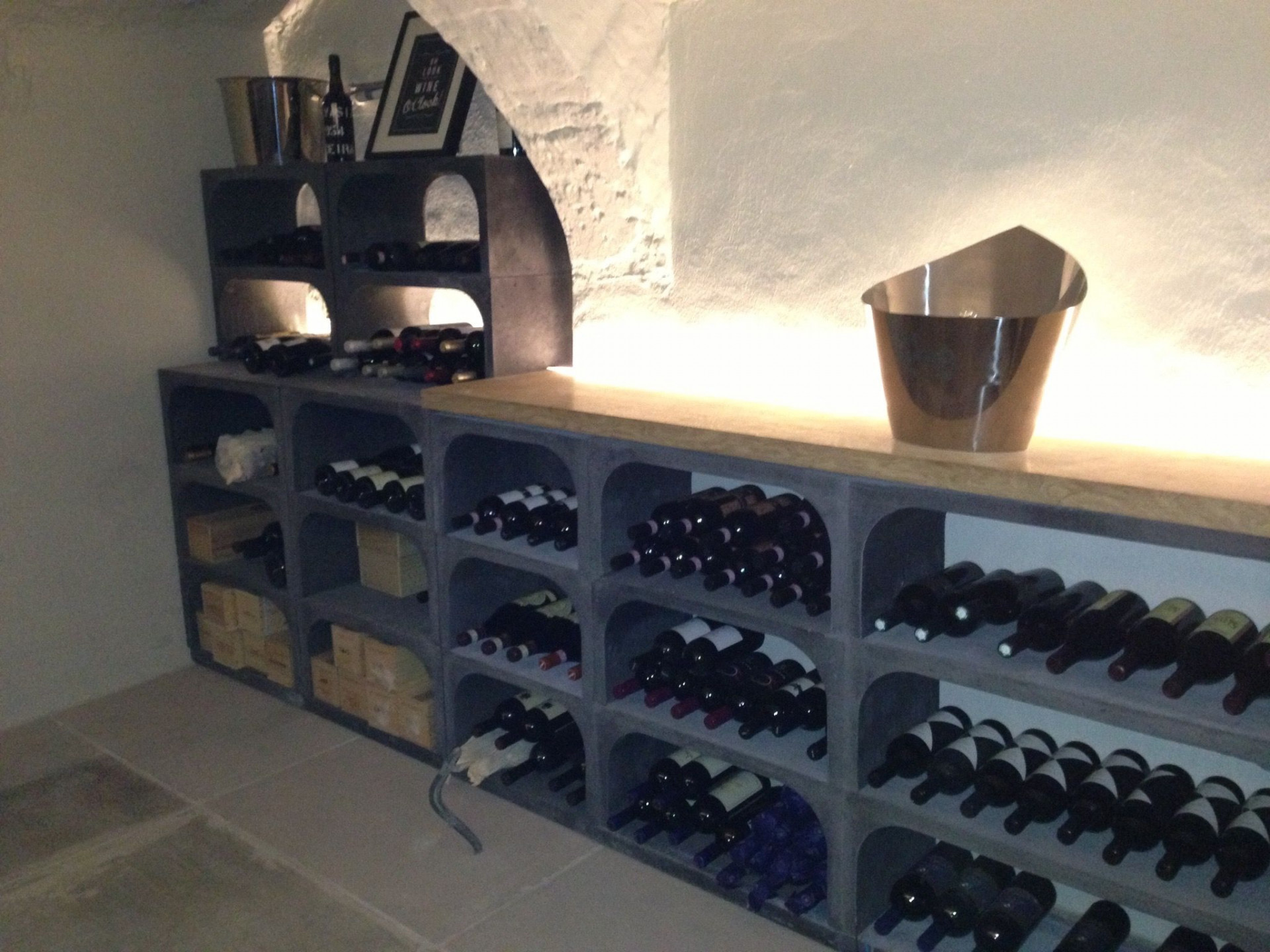 Overname Vervelen Terzijde Wijnnissen in beton voor in uw wijnkelder.